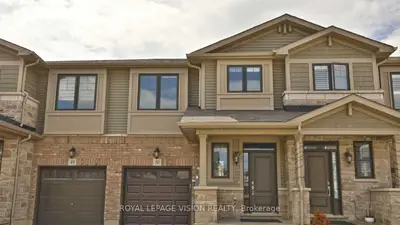 Att/Row/Townhouse in Hamilton