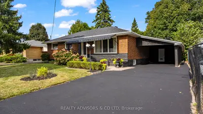 Detached in Brantford