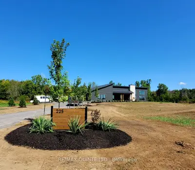 Detached in Prince Edward County