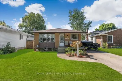 Detached in Niagara Falls