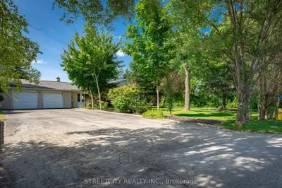 1007 Sunningdale Road W, London North, On N6g 5b7