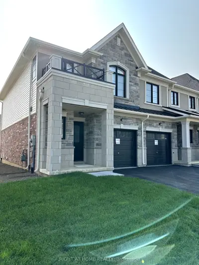 Att/Row/Townhouse in Hamilton