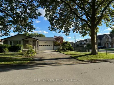 Detached in Niagara Falls