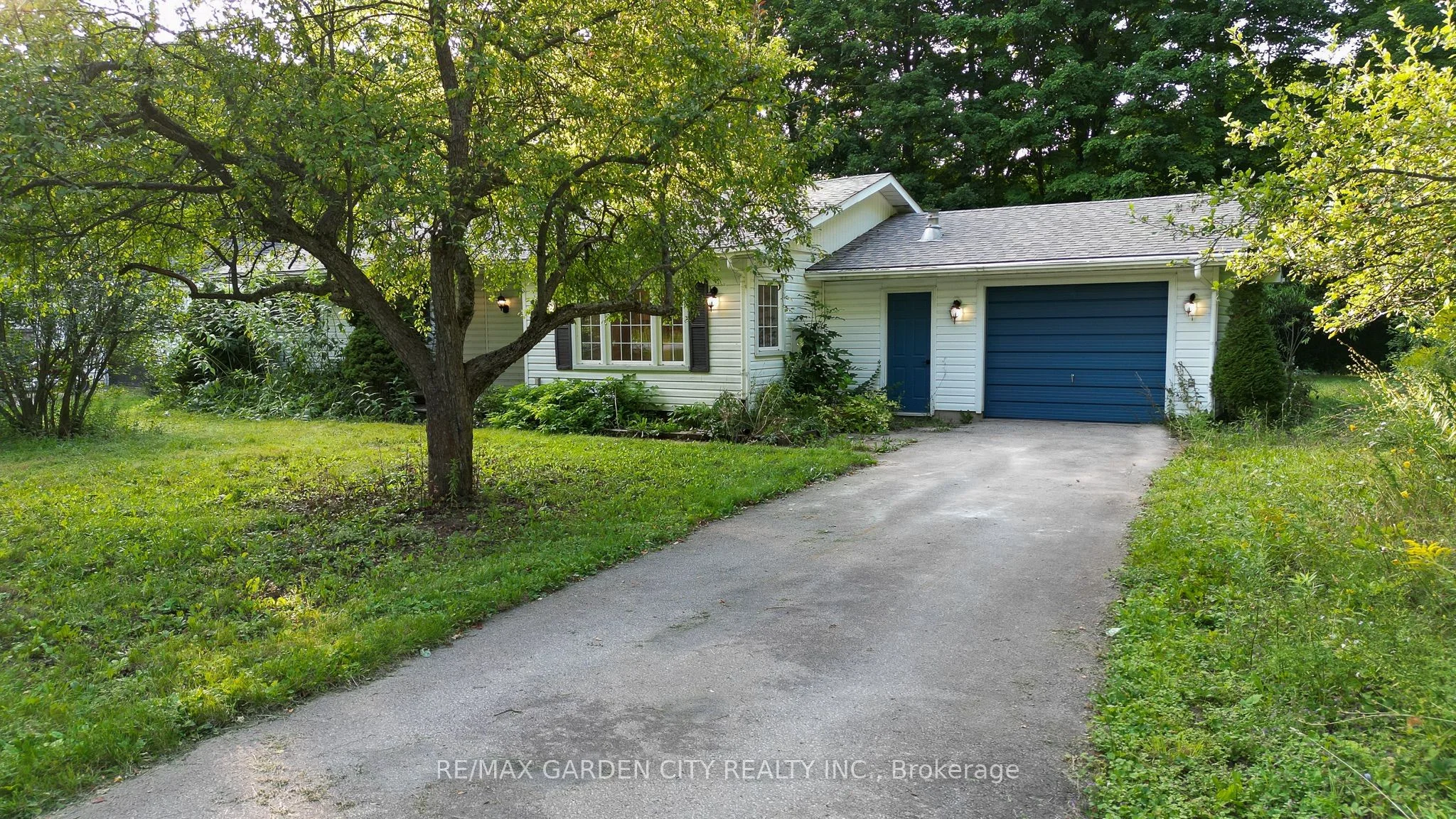 24 Parkside Avenue, South Bruce Peninsula, On N0h 2t0