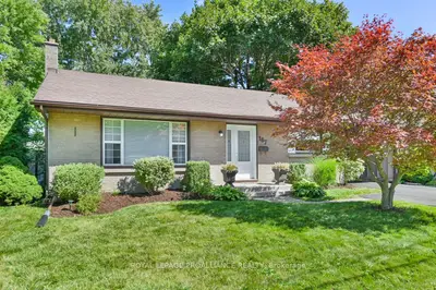 Detached in Belleville