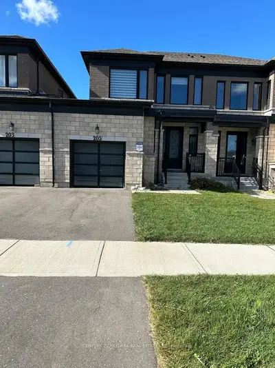 Att/Row/Townhouse in Woodstock