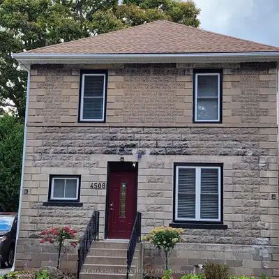 Detached in Niagara Falls