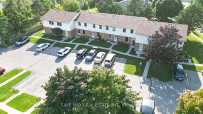 Condo Townhouse in London South