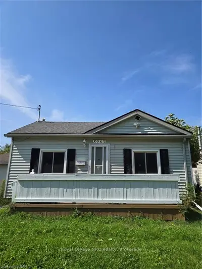 Detached in Niagara Falls