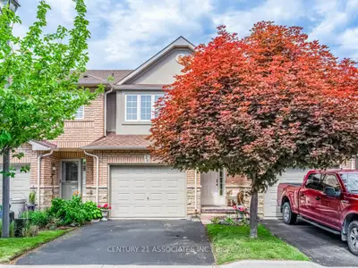 163 Livingston Avenue 26, Grimsby, On L3m 5s8