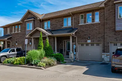 Att/Row/Townhouse in Grimsby