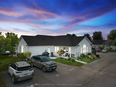 Condo Townhouse in Cobourg