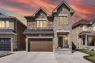 Detached in Thorold
