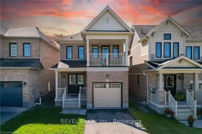 Detached in Niagara Falls
