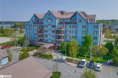 Condo Apartment in Gravenhurst