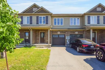 Att/Row/Townhouse in Niagara Falls