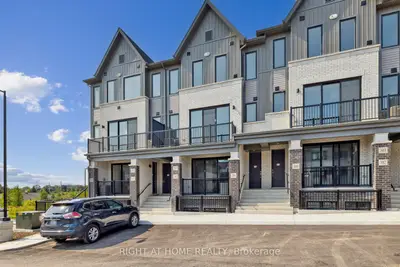 Condo Townhouse in Cobourg