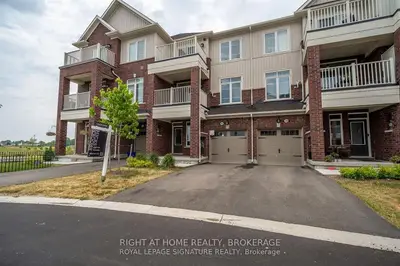Att/Row/Townhouse in Brant