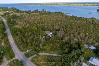 Detached in Prince Edward County