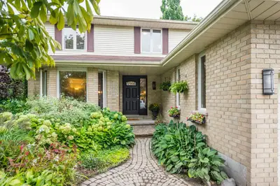 Detached in Belleville