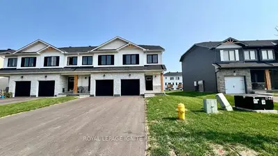 Att/Row/Townhouse in Smiths Falls