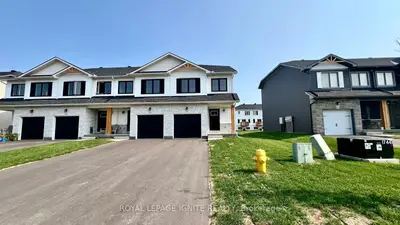 Att/Row/Townhouse in Smiths Falls