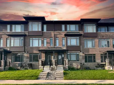 Att/Row/Townhouse in Hamilton