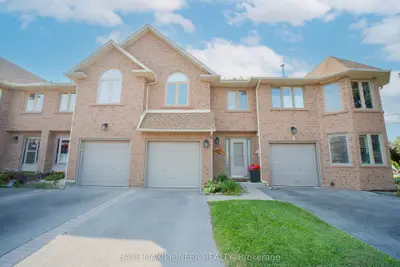 Condo Townhouse in Hamilton