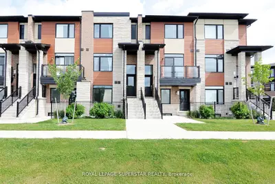 Condo Townhouse in Hamilton