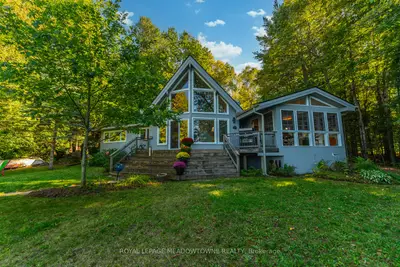 Detached in Minden Hills