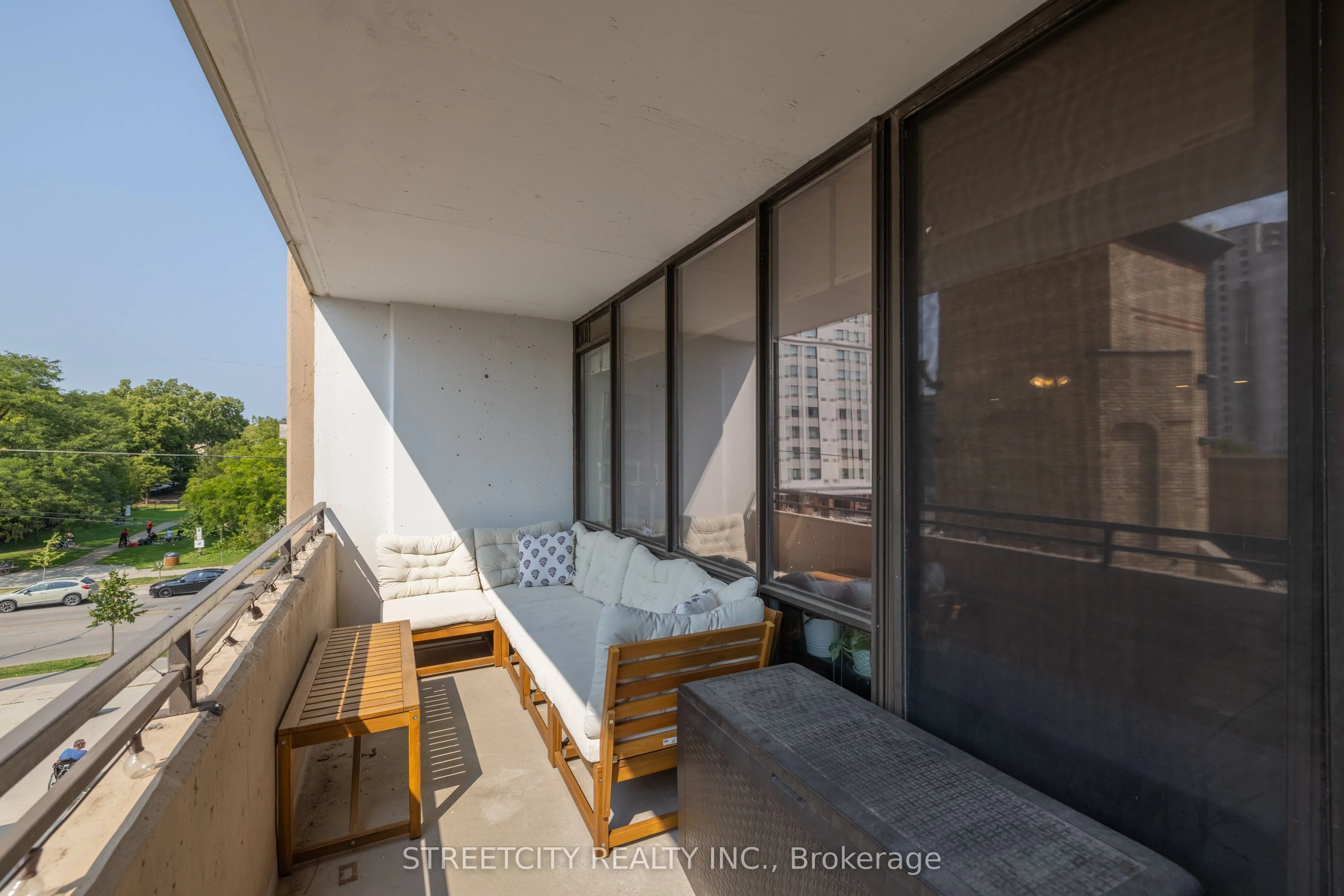 389 Dundas Street 305, London East, ON N6B 3L5