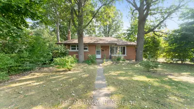 Detached in Brantford