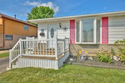 Semi-Detached in Niagara Falls