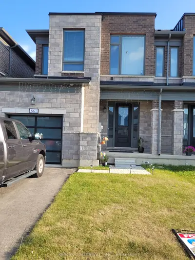 Att/Row/Townhouse in Woodstock