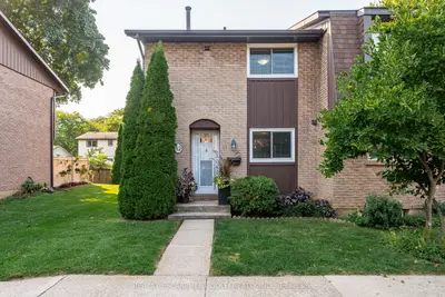 Condo Townhouse in St. Catharines