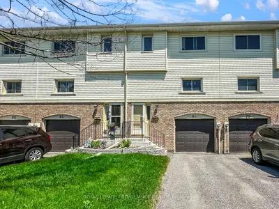 Condo Townhouse in Belleville