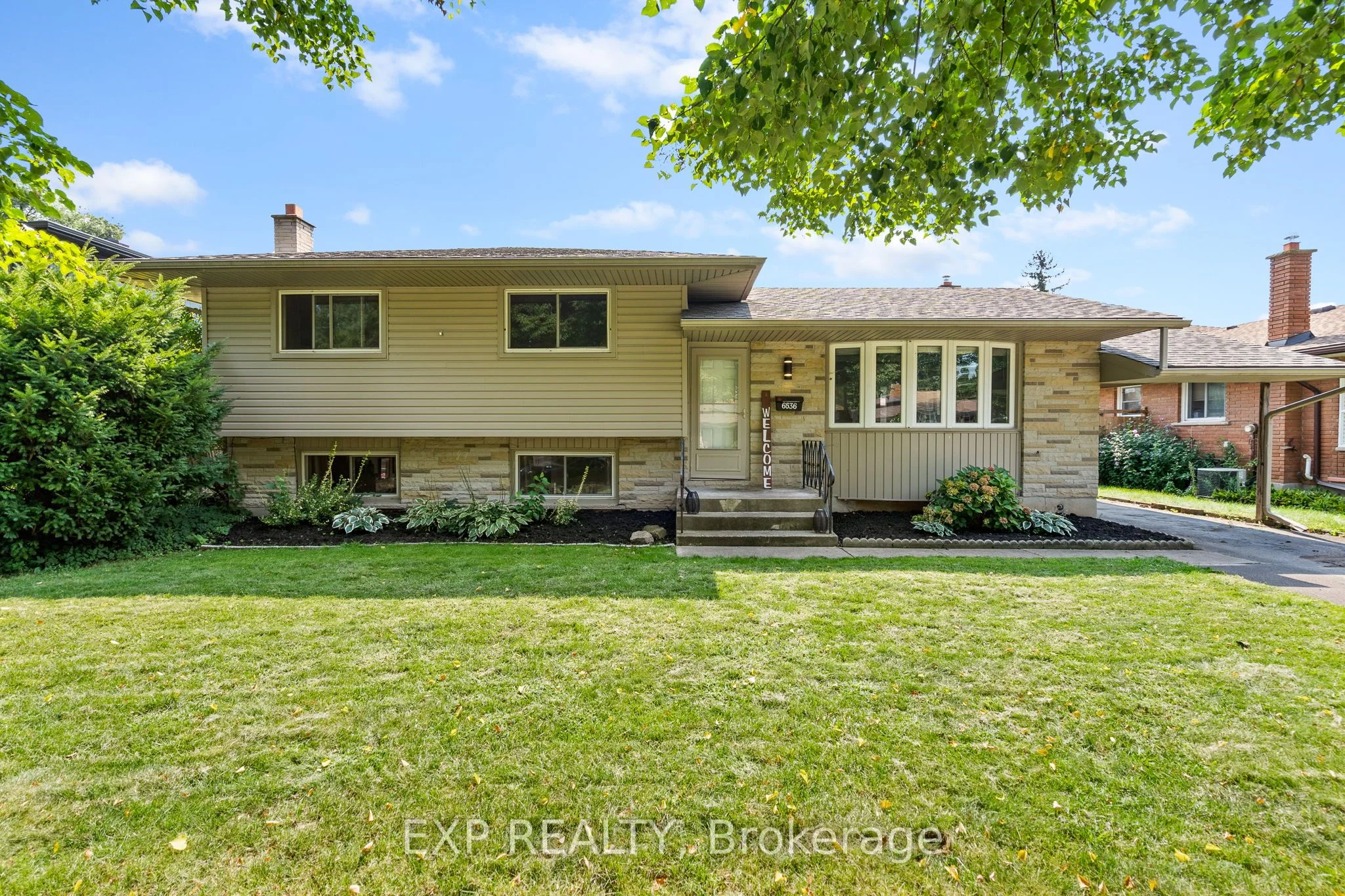 Detached in Niagara Falls