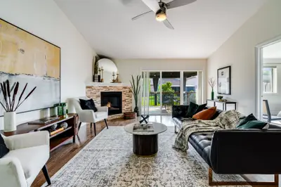 Att/Row/Townhouse in Windsor