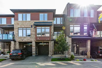 Att/Row/Townhouse in Hamilton