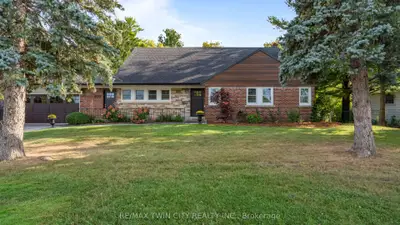 Detached in Woodstock