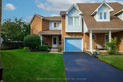 Att/Row/Townhouse in Pelham