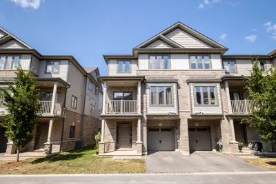 Att/Row/Townhouse in Brantford