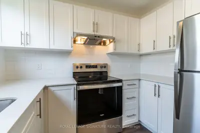 Condo Townhouse in Hamilton