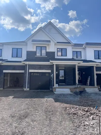 Att/Row/Townhouse in Welland