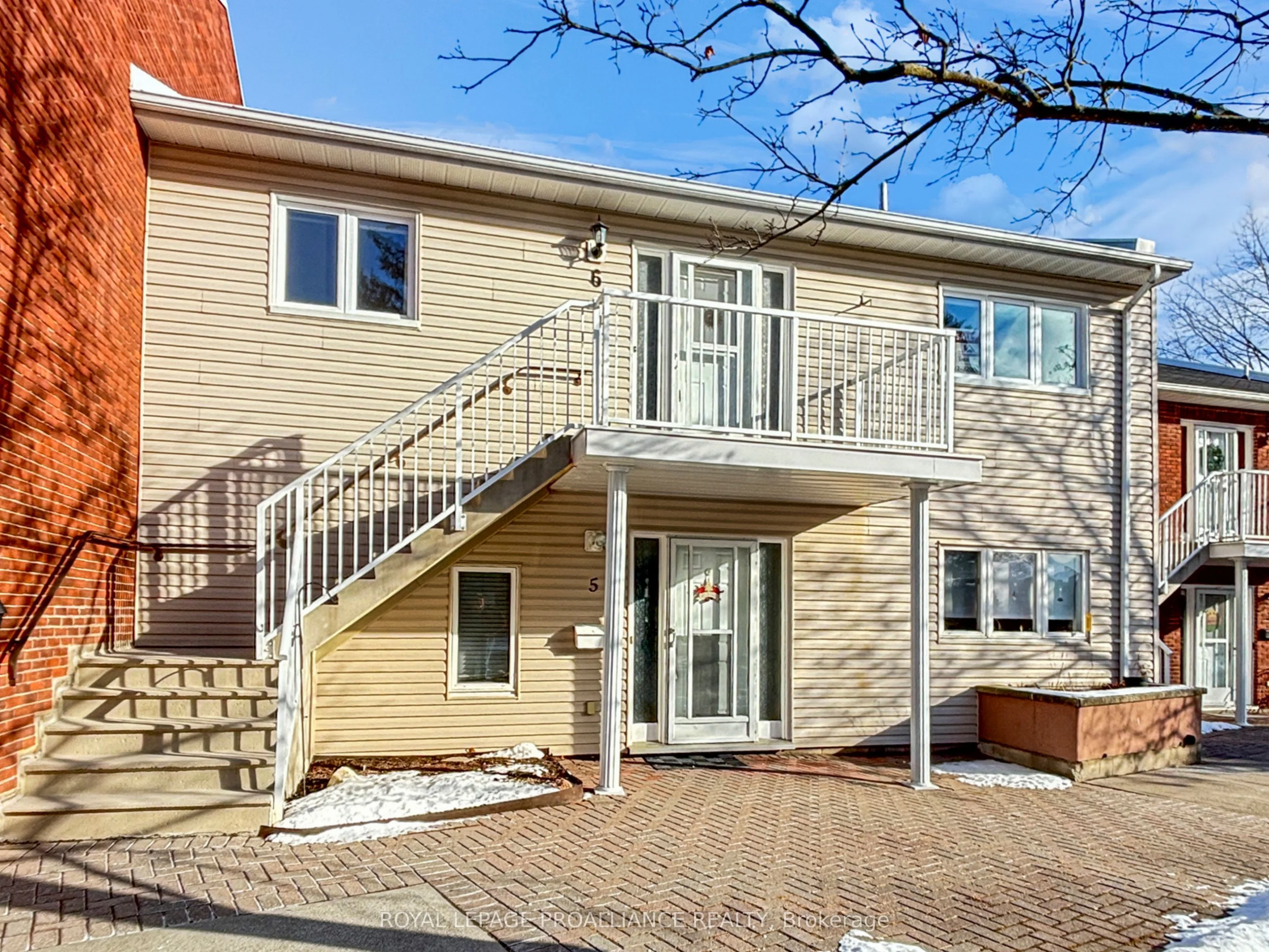Condo Townhouse in Belleville