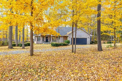 Detached in Puslinch