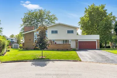Detached in Niagara Falls