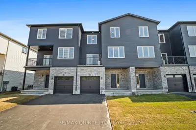 Att/Row/Townhouse in Prince Edward County