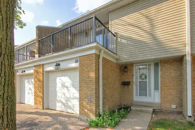 Condo Townhouse in London South