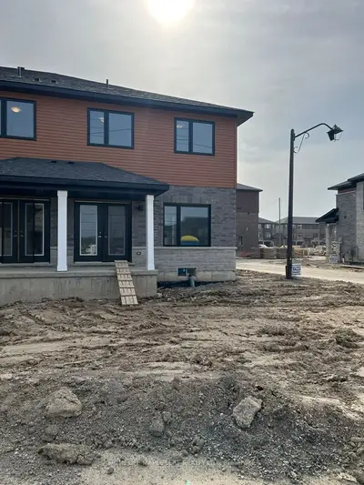 Att/Row/Townhouse in Brantford